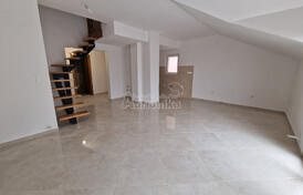 Дуплекс с тремя спальнями в Игало с видом на море