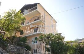 Просторная квартира 85 м2 с 3 спальнями и видом на море в Xерцег-Нови