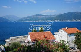 Дуплекс апартамент, Крашичи, с видом на море