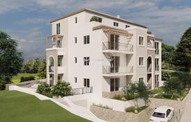 Современный не большой комплекс с квартирами и бассейном, Сутоморе