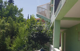 Двухэтажный дом с видом на море в Шушане