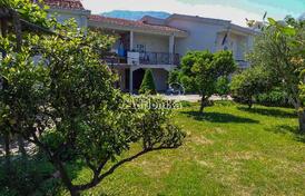 Дом с квартирами в Полье