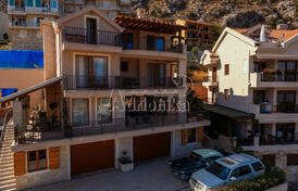 Комфортная квартира с видом на море и гаражом, Добрата, Котор