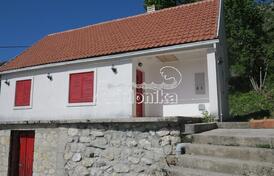 Уютный дом 78м2 в Цетине, Угни