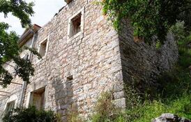 Участок под застройку с руиной