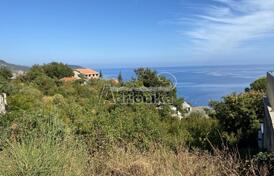 Участок сложной формы с двумя подъездами, Ратац