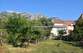 Дом с участком в Старом Баре