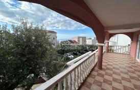 Квартира с просторной террасой и парковочным местом в отличном месте, Пржно - Будва