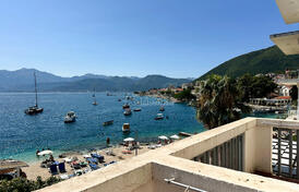 Дом под ремонт на первой линии моря, Дженовичи, Херцег Нови