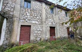 Старый каменный дом под ремонт недалеко от пляжа и центра города, Бар, Шушань
