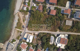 Участок у воды под жилую/коммерческую застройку в Крашичах, Тиват