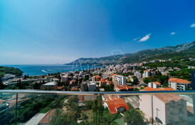 Шикарная квартира с тремя спальнями и потрясающим видом на море, Бечичи