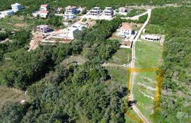 Просторный урбанизированный участок в Кримовице с открытым видом на море