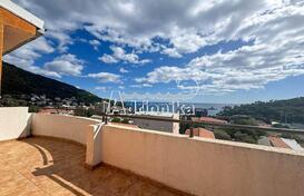 Дуплекс-квартира с панорамным видом на море &mdash; Петровац