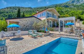 Многоквартирный дом с бассейном и феноменальным видом