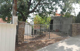 Два дома на участке, Ратац