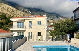 Современная вилла с бассейном в Режевичи