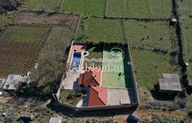 Традиционный каменный дом с большим участком недалеко от моря, Бар