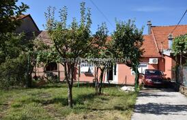 Дом с участком в Цетинье