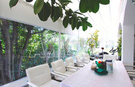 Трехэтажный дом в Бечичи