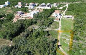 Просторный урбанизированный участок в Кримовице с открытым видом на море