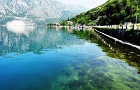 Урбанизированные участки у моря в Костанице, Котор