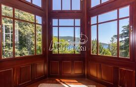 Просторная квартира в престижном месте Херцег Нови