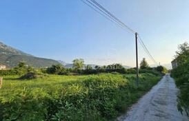 Урбанизированный участок рядом с главной магистралью Лешевичи.