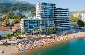 Эксклюзивные апартаменты на первой линии в Рафаиловичи, Будва