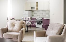 Комплекс с домами и бассейном в тихом районе