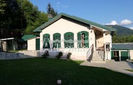 Трехэтажный дом в горном раю в Колашине