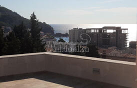 Пентхаус в Петроваце с видом на море