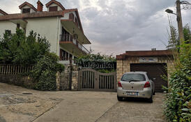 Просторный дом с гаражом и панорамным видом на море