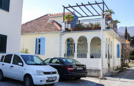 Очаровательный дом в шаге от моря в Тивате