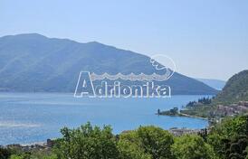 Ровный и доступный урбанизированный участок в Рисане с видом на море