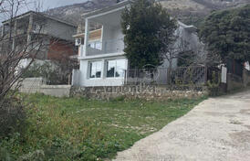 Двухэтажный дом в Сутоморе