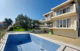 Большой семейный дом с видом на море