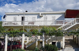 Двухэтажный дом с панорамным видом на море