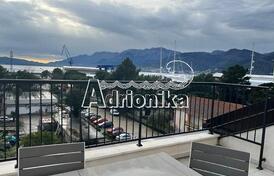 Просторная квартира дуплекс в Биелой, Херцег Нови, всего в минуте ходьбы от моря