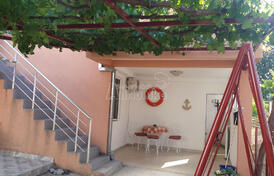 Таунхаус с 4 апартаментами в Сутоморе