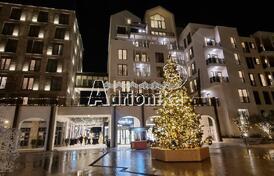 Просторная трёхкомнатная квартира в Porto Montenegro, Тиват