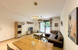 Просторная однокомнатная квартира с садом и террасой, Доброта, отличное расположение в городе