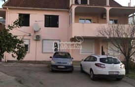 Небольшая квартира со своим двором и парковкой, Бар