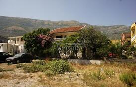 Просторный дом в Сутоморе, ниже дороги, 800м от пляжа