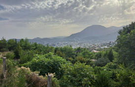 Домик с просторным участком и видом на горы, Витичи, Бар