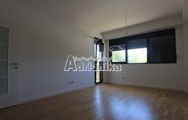 Квартиры в новом комплексе у моря в Тивате