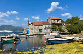 Дуплекс в 5 метрах от моря в аутентичном месте Какрц, полуосторв Луштица