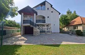 Дом с 5 апартаментами в привлекательном районе Колашина