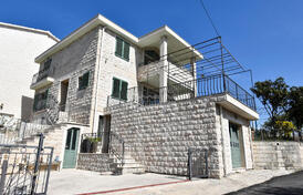 Каменная вилла с прекрасным видом на залив, Маричи, Тиват