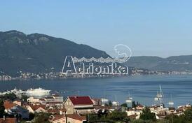 Современная трехспальная квартира с панорамным видом на море, Тиват